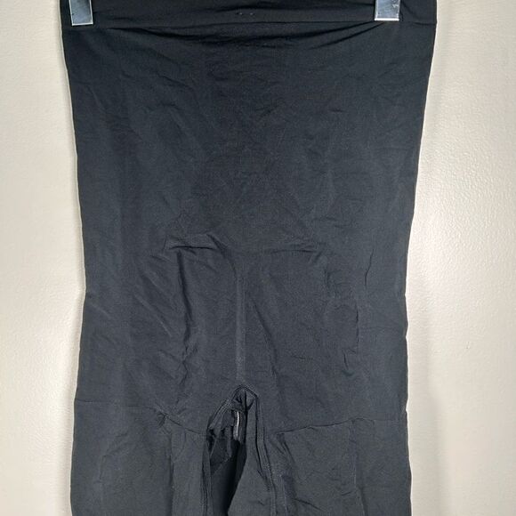 NWOT SPANX OnCore High-Waisted Mid-Thigh Short L - Picture 5 of 8